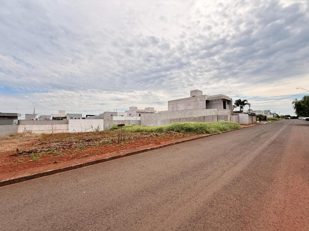 Terreno à venda em Maringá, Jardim Munique, com 300 m²