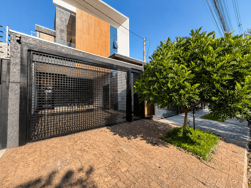 Sobrado à venda em Maringá, Parque Avenida, com 4 quartos, com 186.91 m²