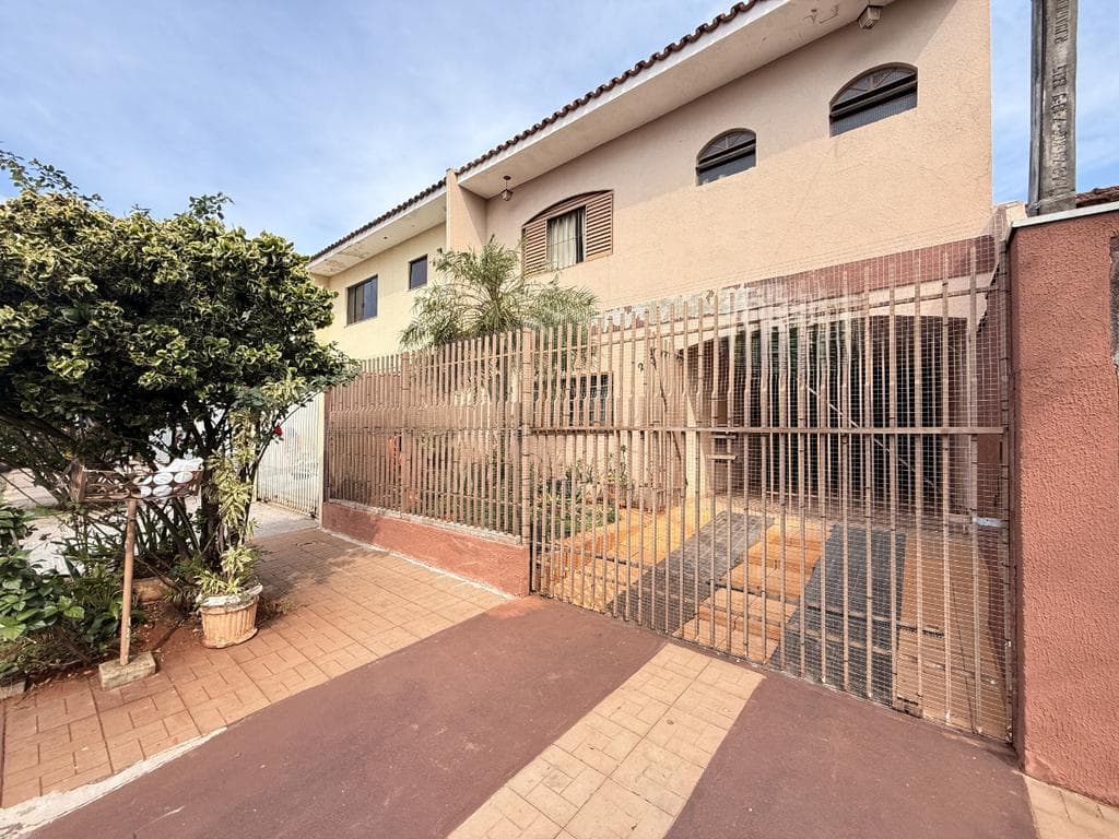 Sobrado à venda em Maringá, Parque Residencial Cidade Nova, com 1 quarto, com 126.13 m²