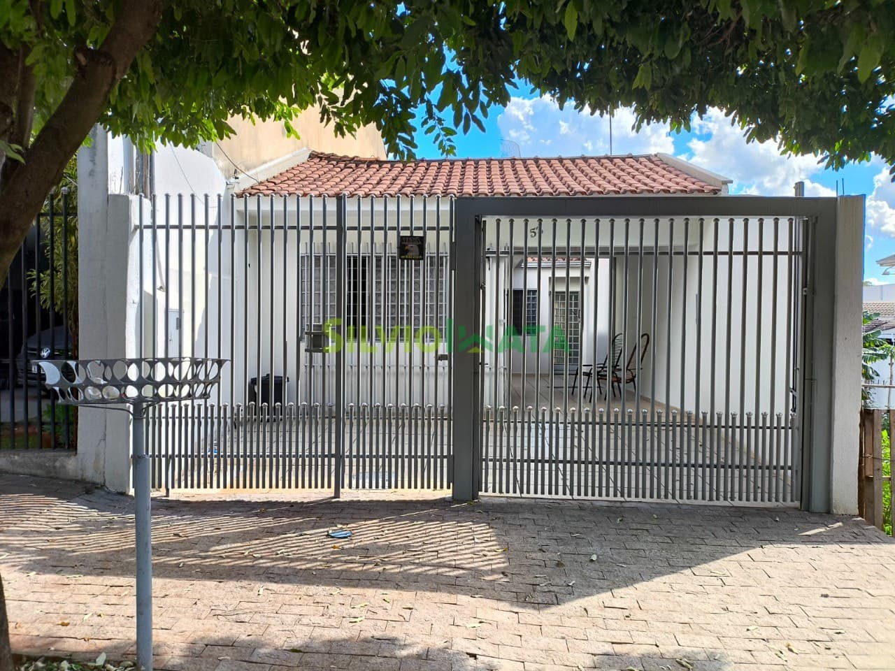 Casa à Venda na Rua Adolpho Contessotto | 2 Quartos | Edícula - Maringá