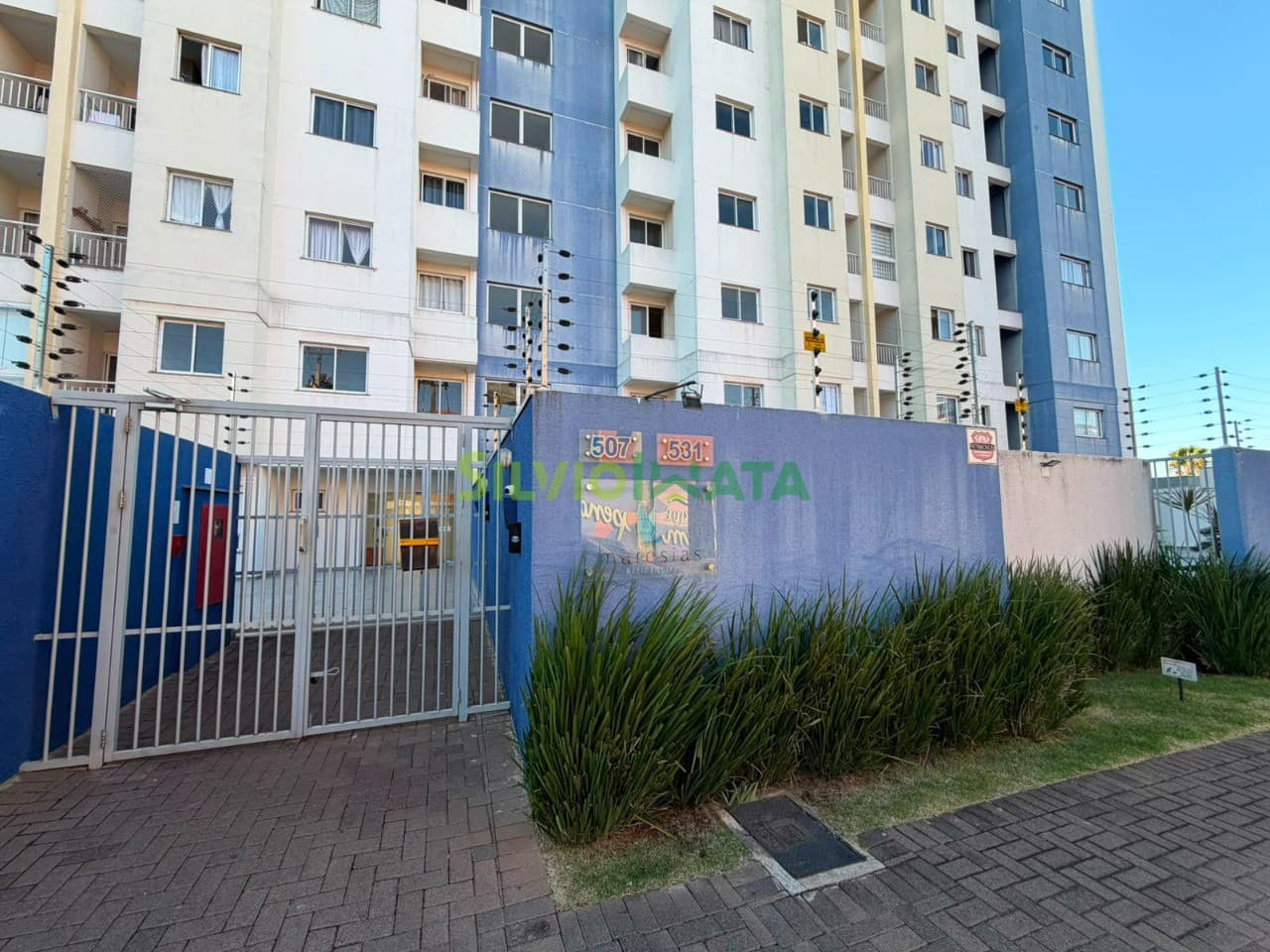 Apartamento à Venda com 2 Quartos, Varanda e Cozinha Planejada no condomínio Maresias Residencial no bairro Vila Marumby - Maringá/PR