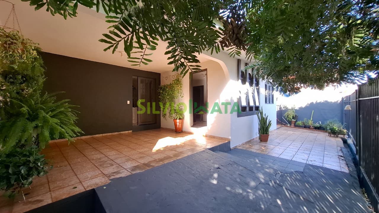 Casa à Venda no Conjunto Habitacional Herman Moraes de Barros | 3 Quartos + Edícula | 180 m²